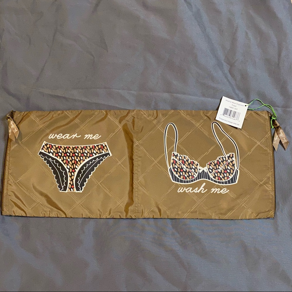 NWT Vera Bradley Wash and Wear organizer.